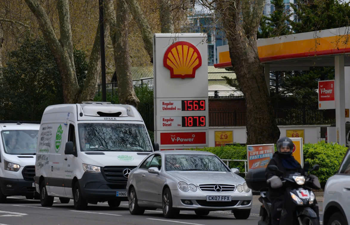 Khuyến cáo giữa thời giá nhiên liệu tăng: Lái xe chậm để tiết kiệm chi phí