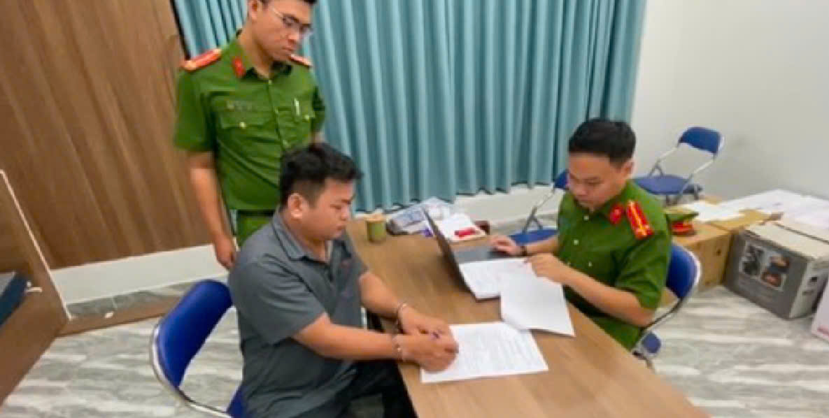 Khởi tố, bắt tạm giam Giám đốc công ty đấu giá liên quan vụ lừa đảo hàng chục tỷ đồng