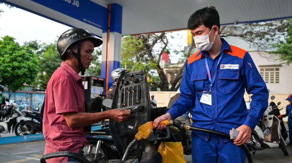 Loạt giải pháp hạ nhiệt giá xăng dầu, Hà Nội tiếp tục là nơi có mức sống đắt đỏ nhất