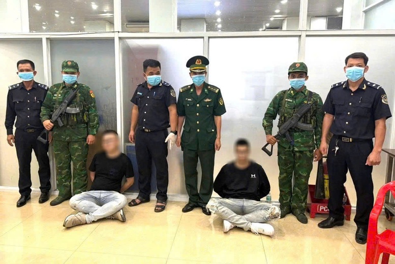 Lực lượng chức năng bắt giữ 2 đối tượng vận chuyển 8,75 kg ma t&uacute;y qua cửa khẩu Mộc B&agrave;i ng&agrave;y 5/3/2026