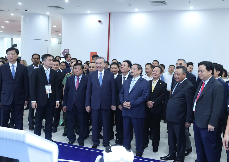 L&atilde;nh đạo Đảng, Nh&agrave; nước v&agrave; c&aacute;c đại biểu tham quan Triển l&atilde;m quốc tế đổi mới s&aacute;ng tạo Việt Nam 2025