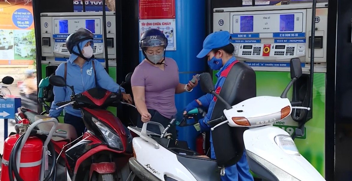 Giá dầu Mỹ giảm xuống dưới 100 USD mỗi thùng sau thỏa thuận ngừng bắn Mỹ-Iran