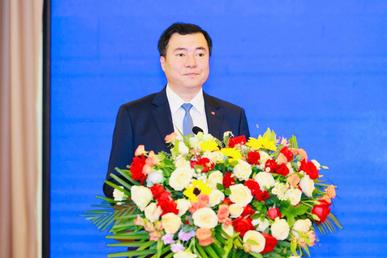 Thứ trưởng Bộ C&ocirc;ng Thương Nguyễn Sinh Nhật T&acirc;n ph&aacute;t biểu tại buổi lễ