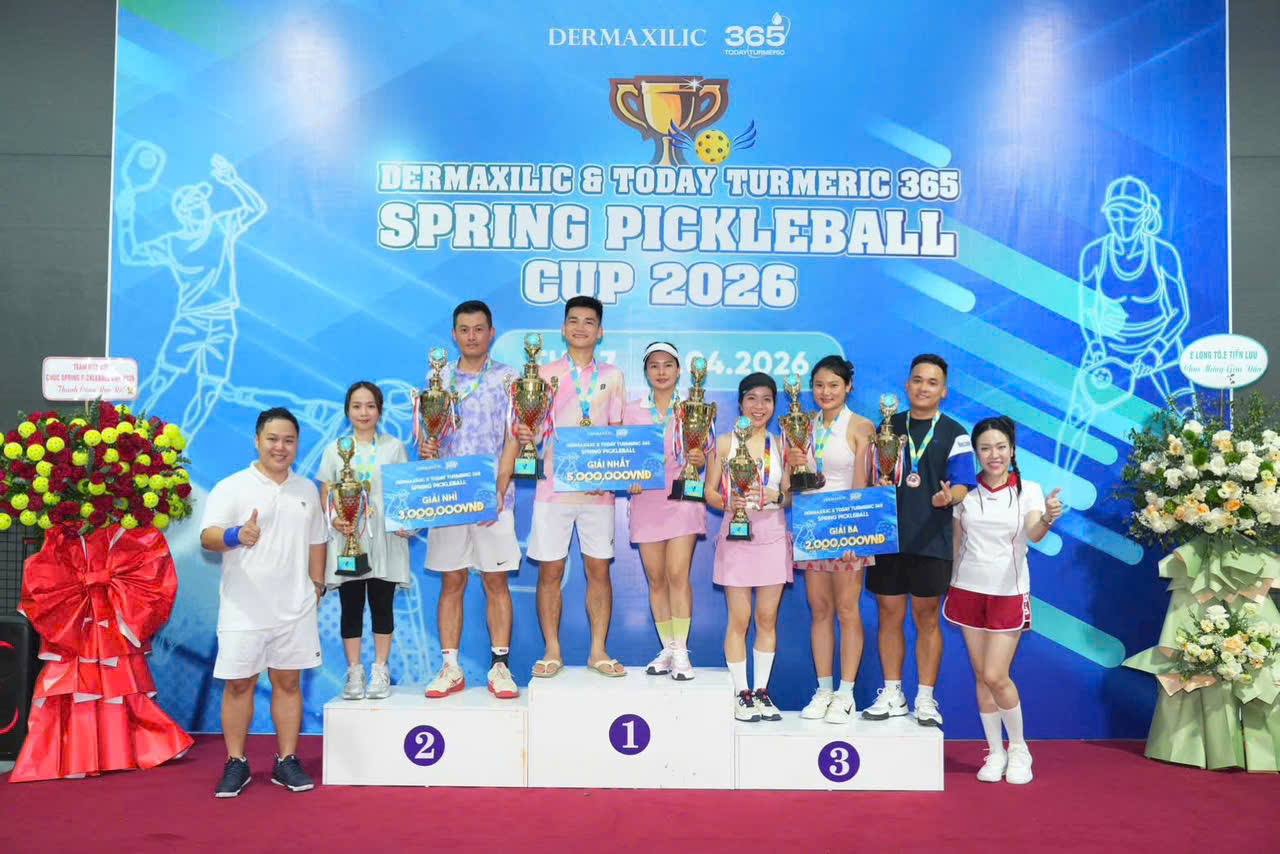 C&aacute;c cặp đ&ocirc;i xuất sắc nhận giải tại Spring Pickleball Cup 2026 sau những trận đấu s&ocirc;i nổi v&agrave; kịch t&iacute;nh.