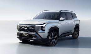 Mitsubishi Destinator dẫn đầu C-SUV, doanh số hãng bứt tốc tháng 3