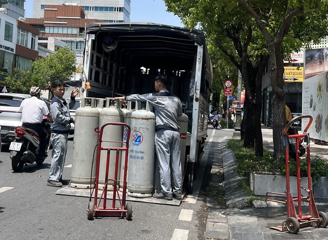 Gi&aacute; b&igrave;nh gas 12kg phổ biến giảm từ 20.000 &ndash; 30.000 đồng.