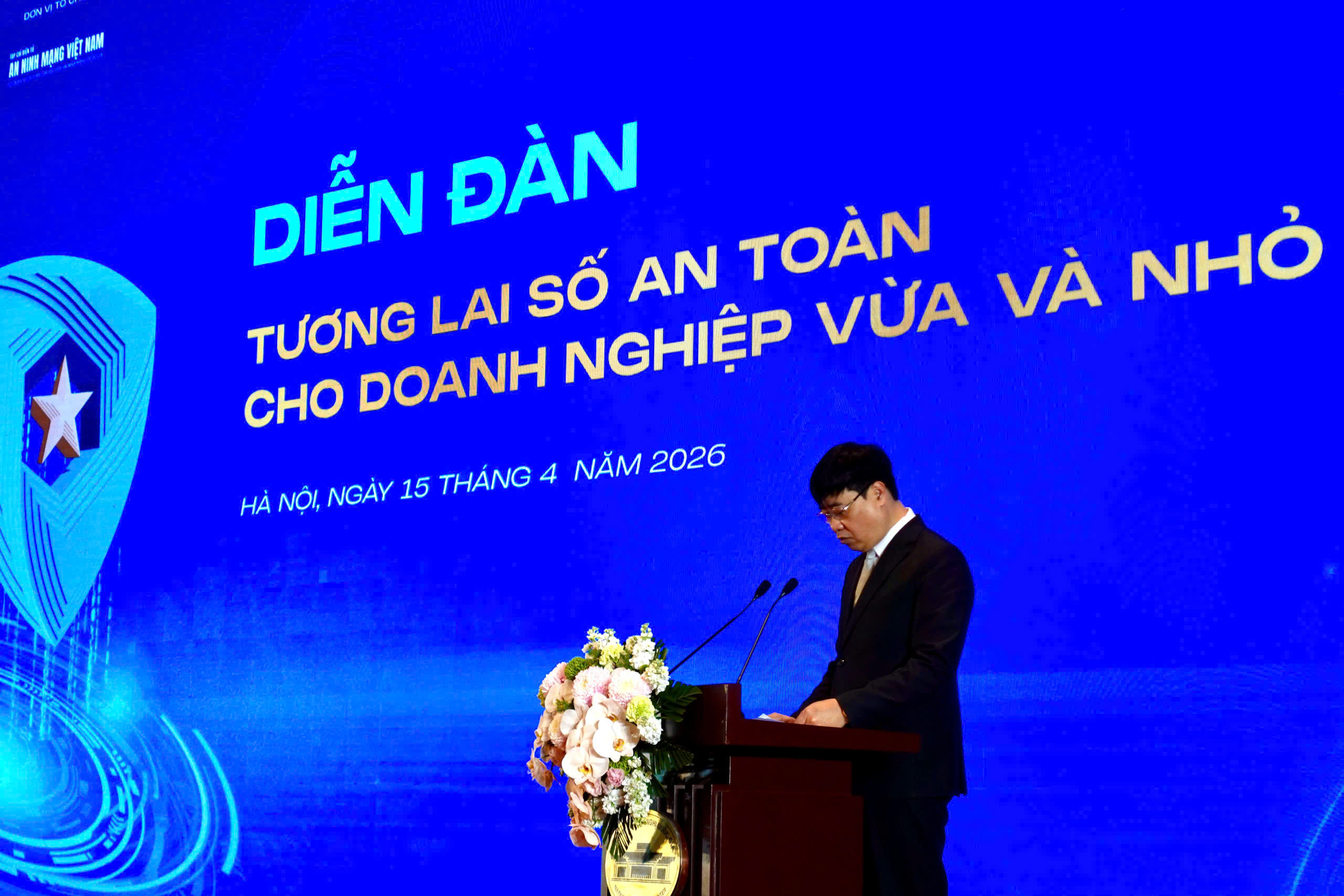 Đại t&aacute;, Tiến sĩ Nguyễn Hồng Qu&acirc;n - Ph&oacute; Cục trưởng Cục An ninh mạng v&agrave; ph&ograve;ng, chống tội phạm sử dụng c&ocirc;ng nghệ cao (A05), Bộ C&ocirc;ng an, Trưởng Ban An ninh dữ liệu v&agrave; Bảo vệ dữ liệu c&aacute; nh&acirc;n Hiệp hội An ninh mạng quốc gia ph&aacute;t biểu tại diễn đ&agrave;n