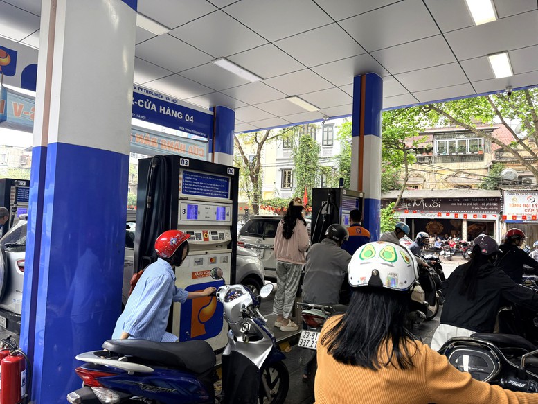 Thuế, Hải quan ‘hỏa tốc’ triển khai áp thuế xăng dầu về 0%