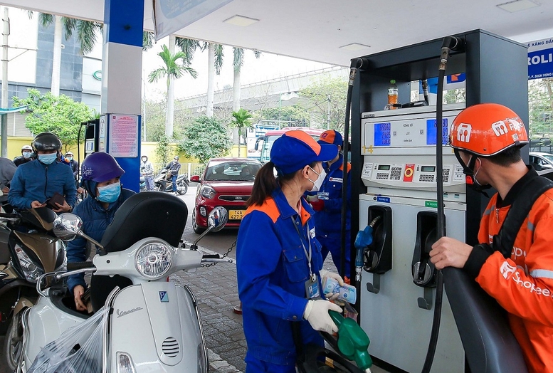 Giá dầu diesel giảm gần 2.000 đồng/lít