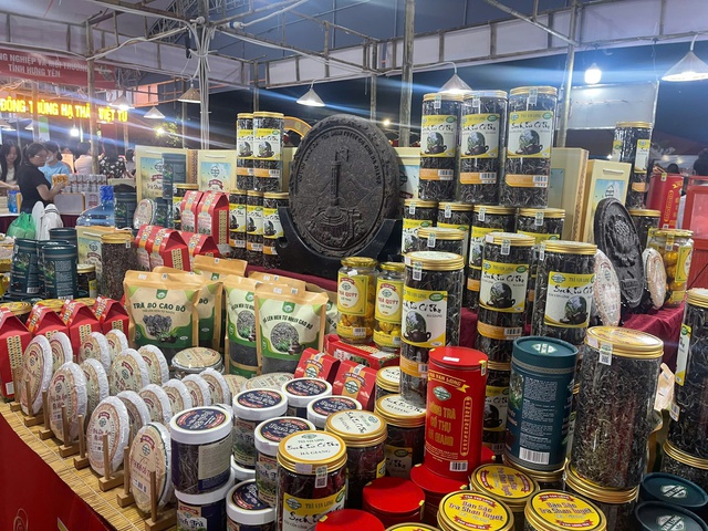 Chương tr&igrave;nh diễn ra từ ng&agrave;y 23 đến 26/4 tại Quảng trường Khu đ&ocirc; thị th&ocirc;n Cổ Dương (x&atilde; Ph&uacute;c Thịnh). Ảnh: VGP/Thiện T&acirc;m