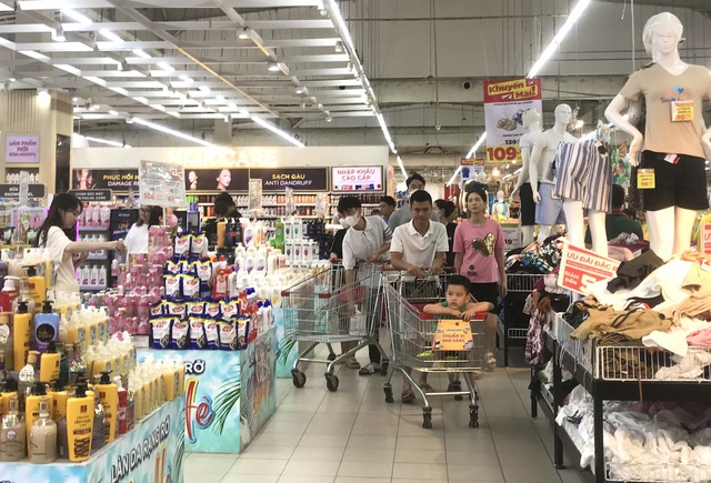 Doanh nghiệp bán lẻ sẵn sàng nguồn cung, kích cầu tiêu dùng dịp 30/4-1/5