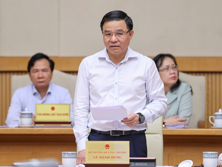Bộ trưởng Bộ Công Thương: Nguồn cung xăng dầu và điện được bảo đảm, không để xảy ra gián đoạn