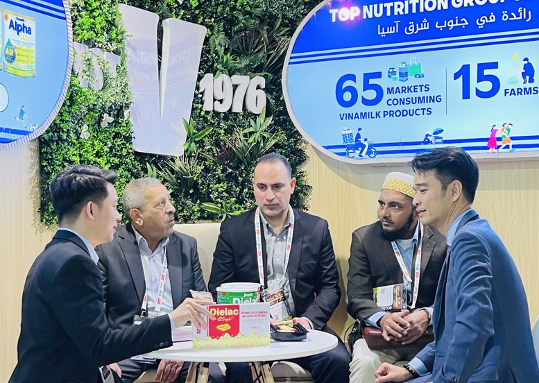 Doanh thu qu&yacute; I của Vinamilk tăng trưởng 24,6% so với c&ugrave;ng kỳ- Ảnh 2.
Vinamilk gặp gỡ đối t&aacute;c, x&uacute;c tiến thương mại tại Hội chợ Quốc tế về Thực phẩm v&agrave; Đồ uống Gulfood 2026 (tại Dubai) v&agrave;o th&aacute;ng 1/2026 - Ảnh: VGP/Vi Nam