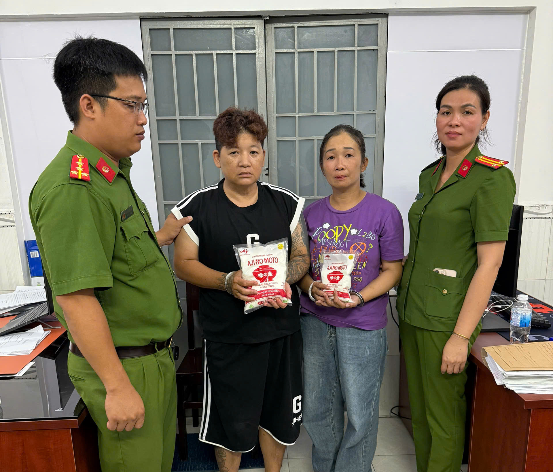 Tây Ninh: Khởi tố nhóm đối tượng sản xuất hơn 3 tấn thực phẩm giả nhãn hiệu nổi tiếng