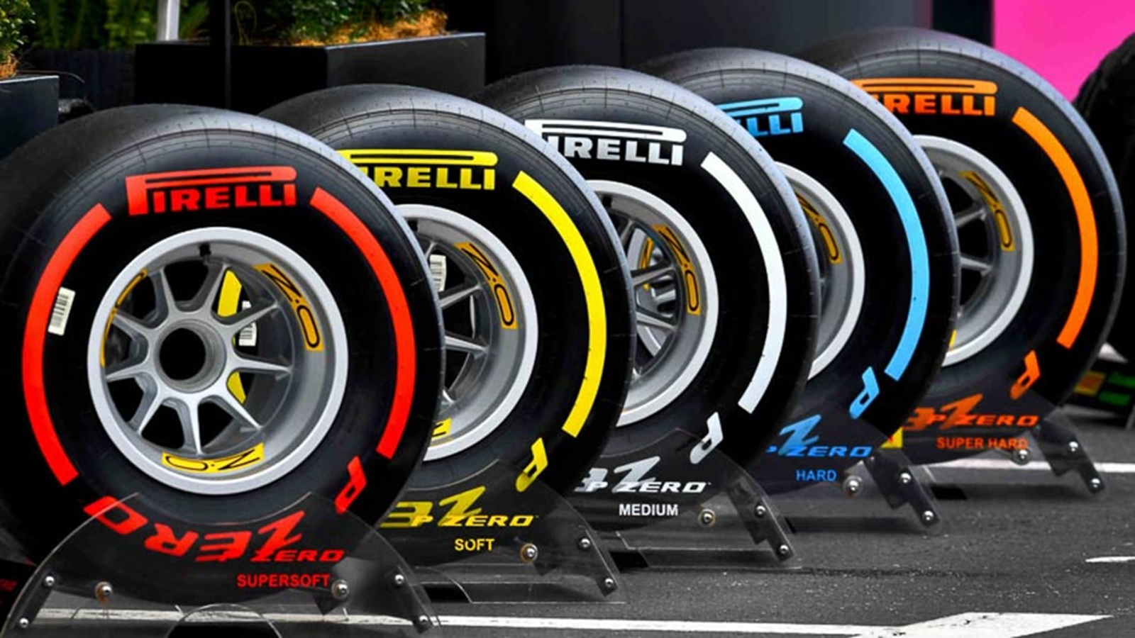 Pirelli hợp tác với Univrses phát triển lốp xe tích hợp trí tuệ nhân tạo