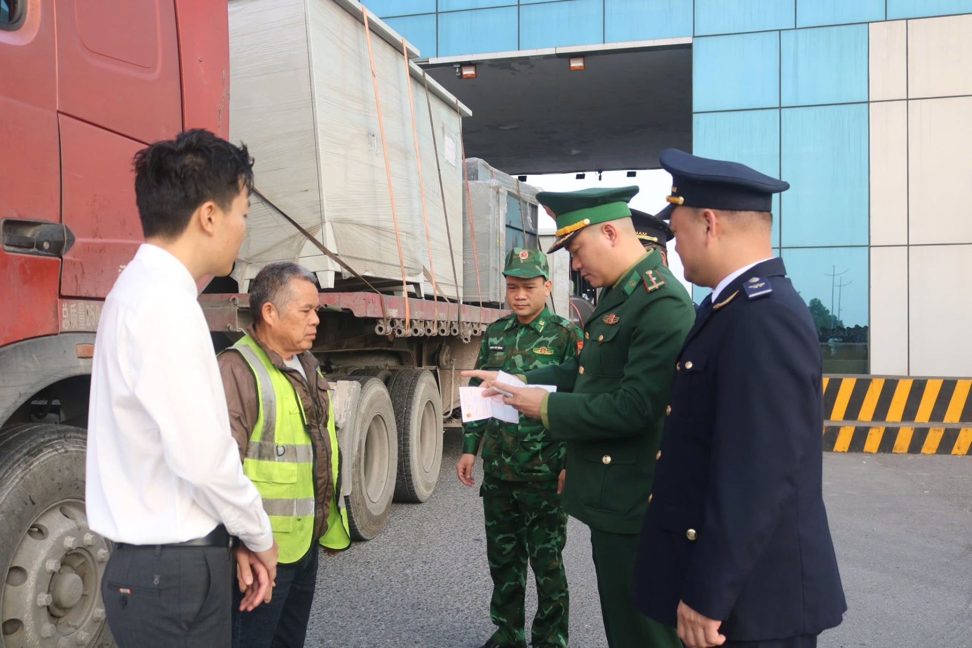 Cục Hải quan: Thu ngân sách từ xuất nhập khẩu tháng 4/2026 đạt 46.974 tỷ đồng