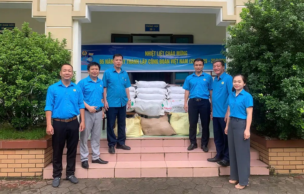 Apatit Việt Nam hỗ trợ 213 triệu đồng cho người lao động