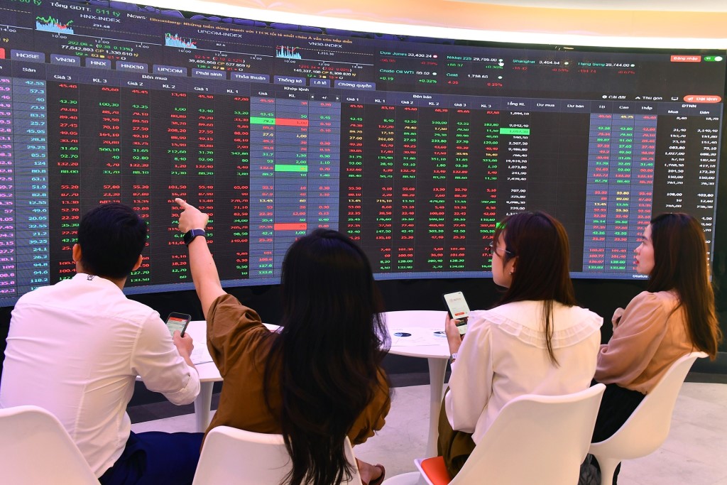 Nhận định thị trường ngày 19/5: VN-Index tiến sát vùng cản mạnh
