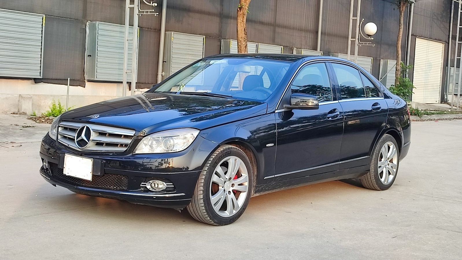 Mercedes-Benz C 200 đời 1999 rao bán giá 180 triệu đồng