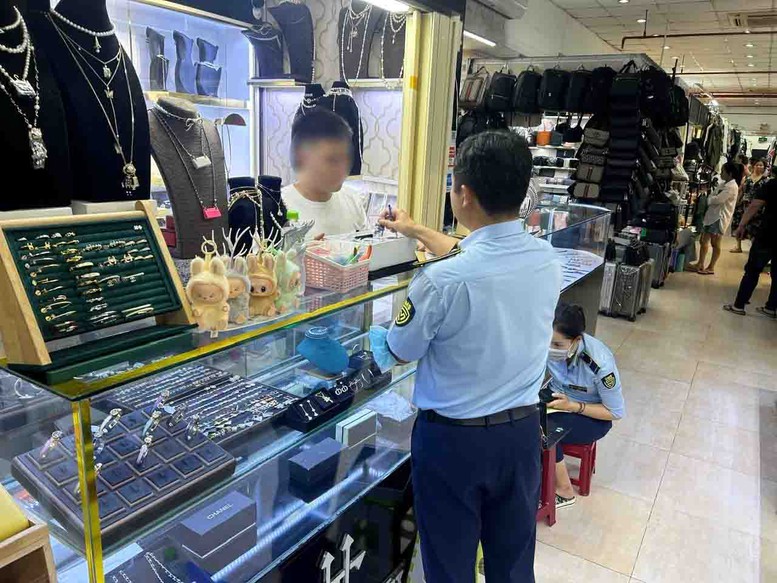 TPHCM triển khai đợt cao điểm xử lý hàng giả, xâm phạm sở hữu trí tuệ