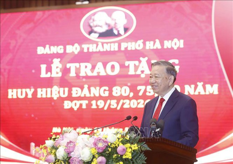 Phát biểu của Tổng Bí thư, Chủ tịch nước Tô Lâm tại Lễ trao tặng Huy hiệu Đảng cho đảng viên lão thành của Đảng bộ Hà Nội