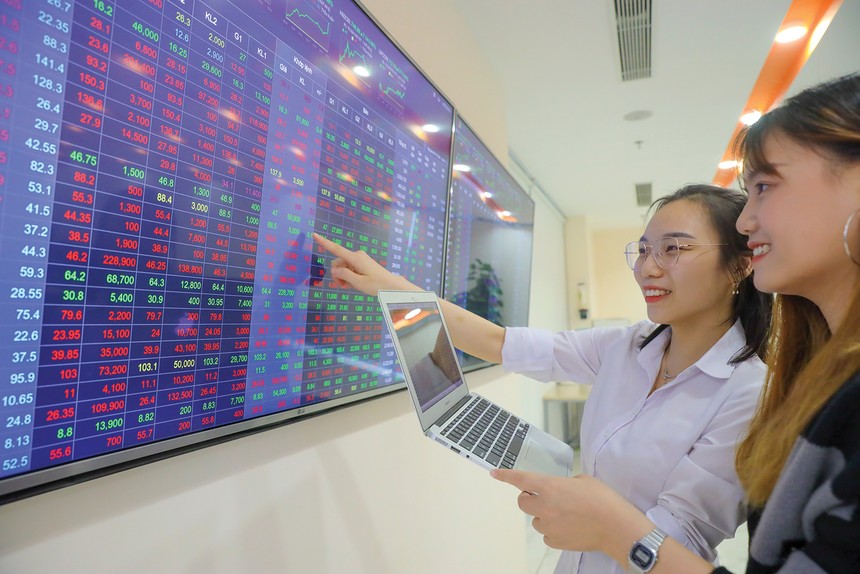Chứng khoán phiên sáng 20/5: VN-Index dao động quanh tham chiếu