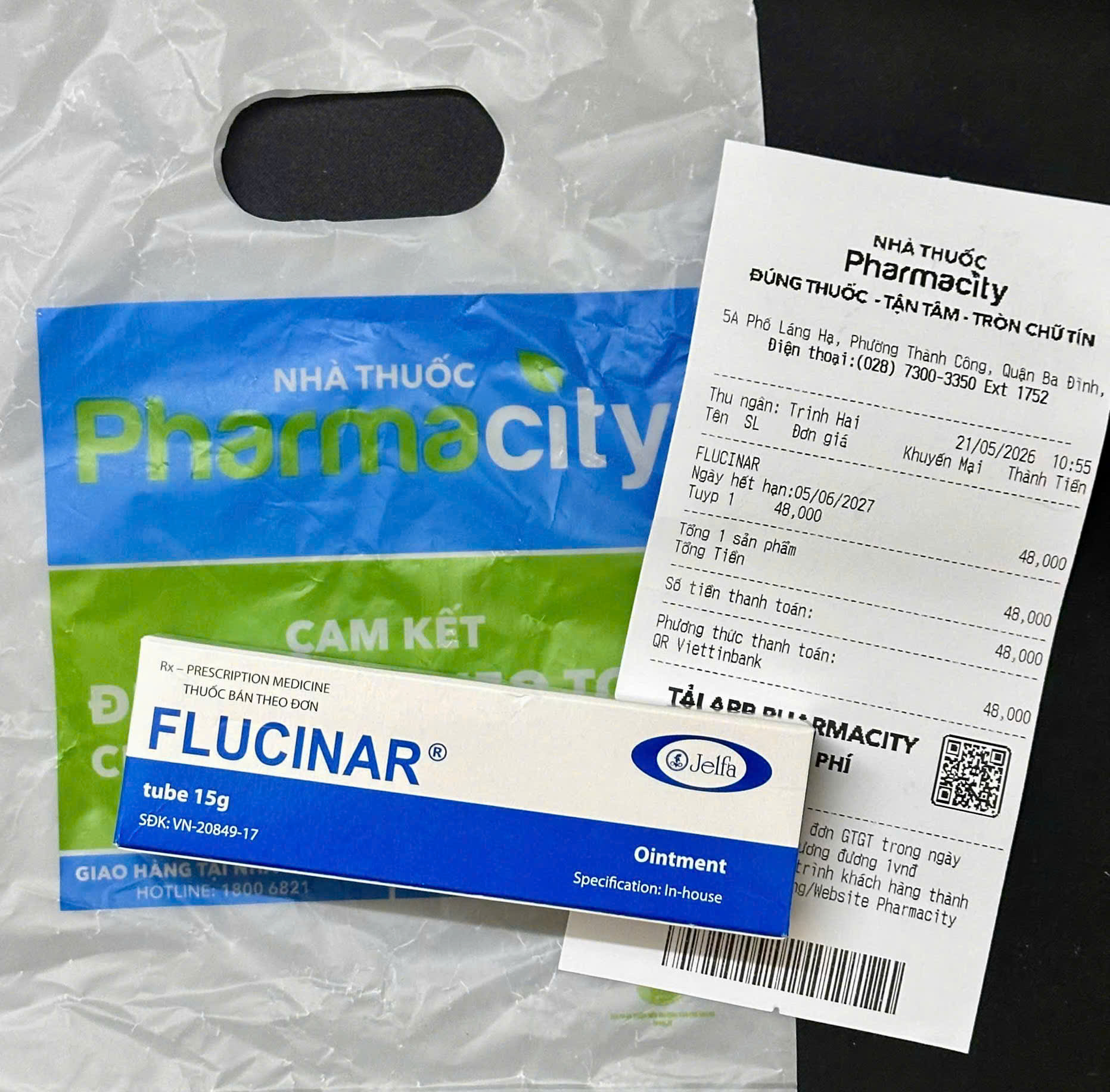 Vỏ thuốc Flucinar tube 15g c&oacute; ghi r&otilde; khuyến c&aacute;o &ldquo;thuốc b&aacute;n theo đơn&rdquo;