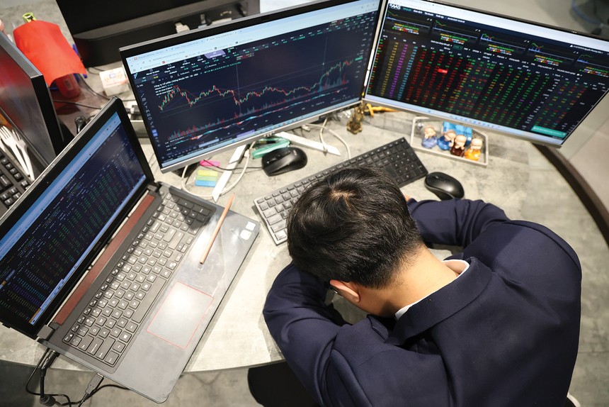 Giao dịch chứng khoán sáng 22/5: Sắc đỏ tiếp tục gây sức ép lên VN-Index