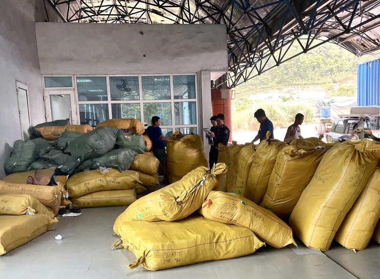Liên tiếp chặn đứng nhiều hàng hóa vi phạm quyền sở hữu trí tuệ vận chuyển qua biên giới