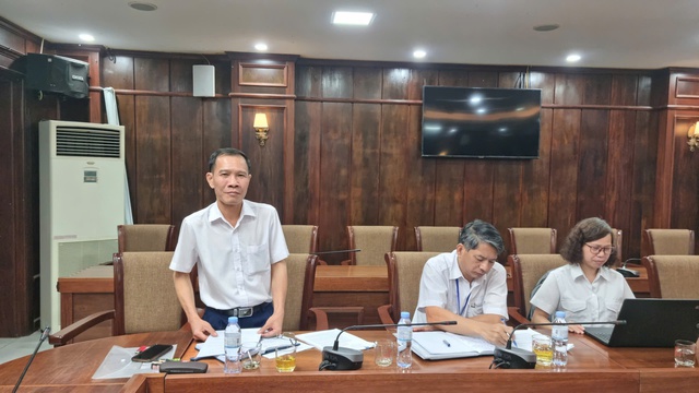 Ph&oacute; Chi cục trưởng Chi cục Chăn nu&ocirc;i, Thủy sản v&agrave; Th&uacute; y H&agrave; Nội Đỗ Quốc Phấn ph&aacute;t biểu tại buổi l&agrave;m việc với x&atilde; Ph&uacute; Xuy&ecirc;n. Ảnh: VGP/Thiện T&acirc;m