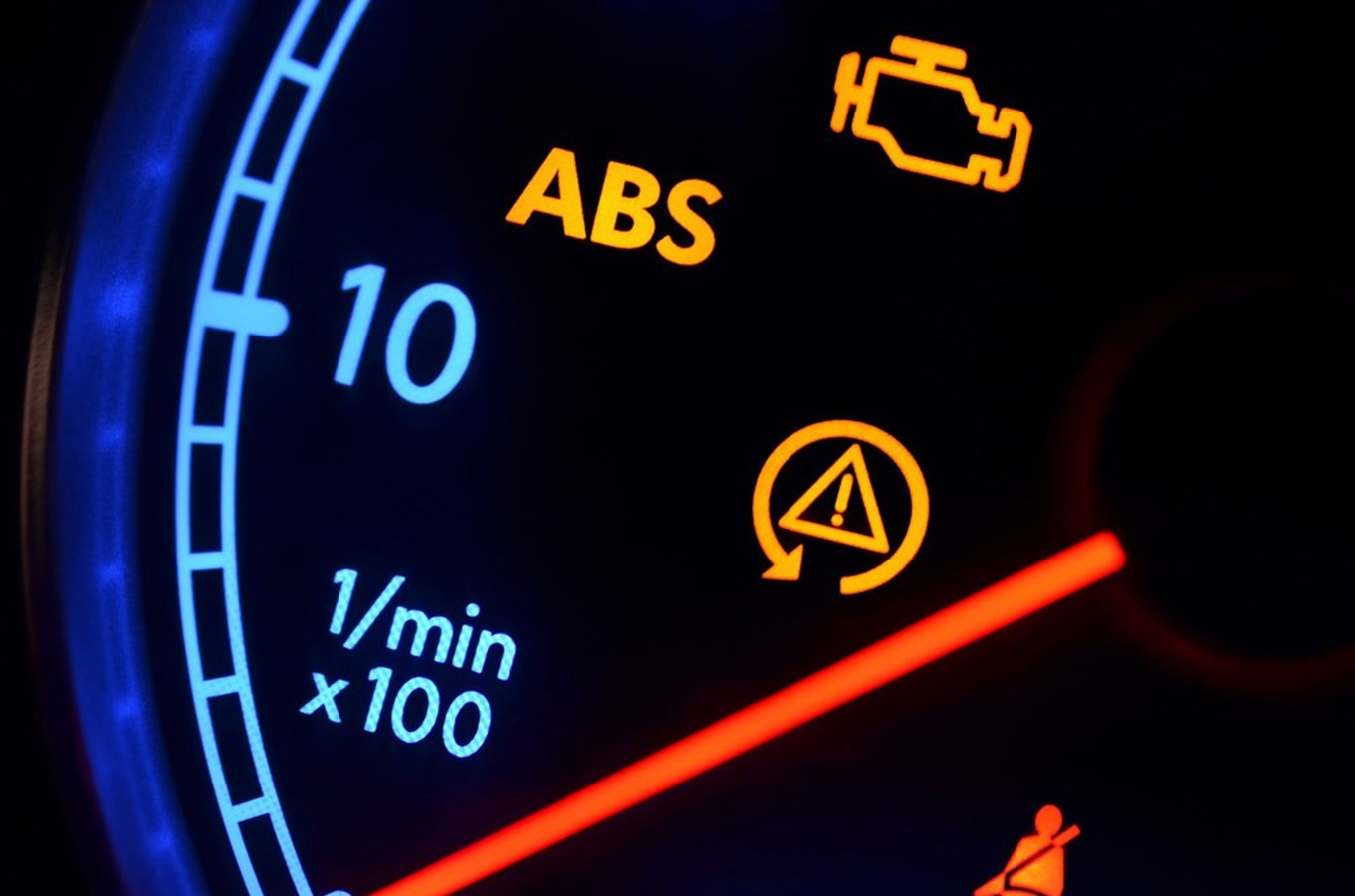 Cảnh báo đèn Check-Engine trên ô tô: Những nguyên nhân phổ biến và cách xử lý an toàn