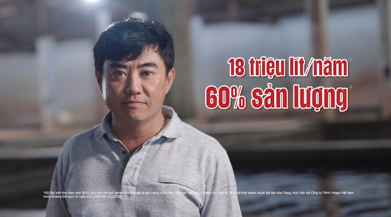 Việc hợp t&aacute;c của Nam Ngư gi&uacute;p đảm bảo nguồn cung nước mắm v&agrave; tạo động lực cho b&agrave; con l&agrave;ng nghề duy tr&igrave; sản xuất