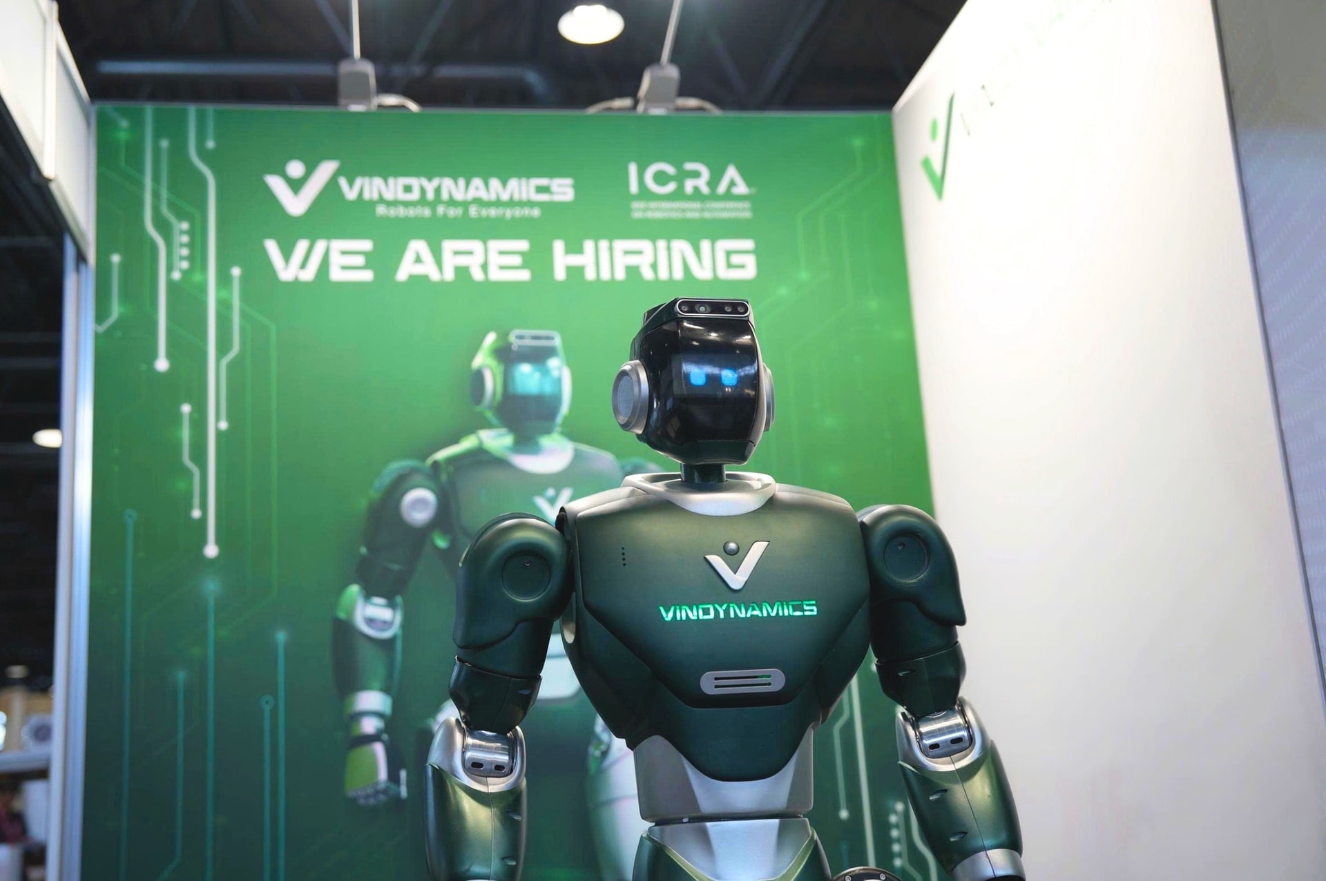 Vingroup giới thiệu robot hình người “Made by Vietnam” tại sân chơi công nghệ quốc tế