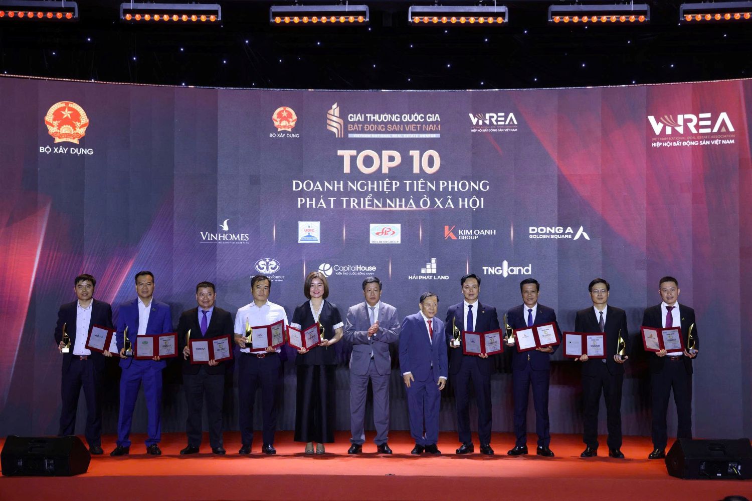 Top 10 doanh nghiệp ti&ecirc;n phong ph&aacute;t triển nh&agrave; ở x&atilde; hội tại Giải thưởng Quốc gia Bất động sản Việt Nam năm nay