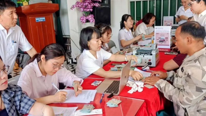 Buổi chi trả kinh ph&iacute; đền b&ugrave;, hỗ trợ giải ph&oacute;ng mặt bằng giai đoạn 2 Cụm c&ocirc;ng nghiệp Vũ Hội (x&atilde; Thư Vũ, tỉnh Hưng Y&ecirc;n) diễn ra nhanh gọn ngay trong s&aacute;ng 5/6.