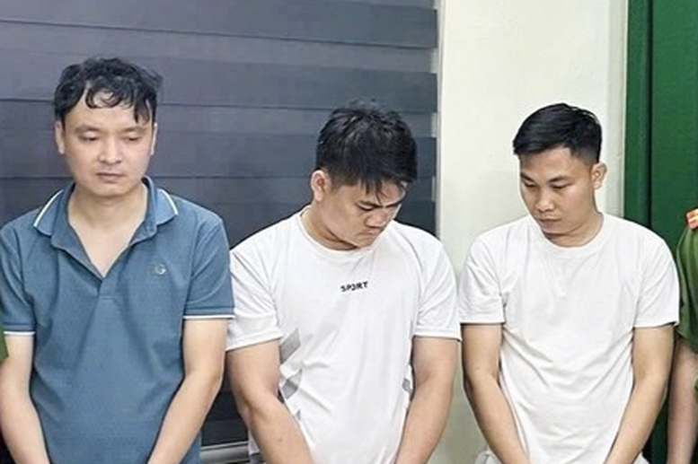 C&aacute;c đối tượng (từ tr&aacute;i qua phải): B&ugrave;i Anh Tuấn, L&ecirc; C&ocirc;ng T&uacute;, Chu Hữu Ki&ecirc;n Sơn