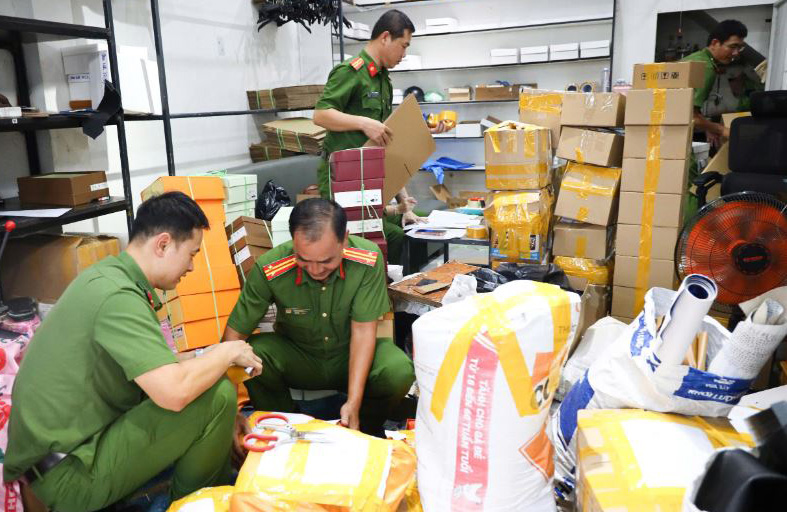 Cần Thơ: Phát hiện hàng giả mạo thương hiệu nổi tiếng trị giá hơn 30 tỷ đồng
