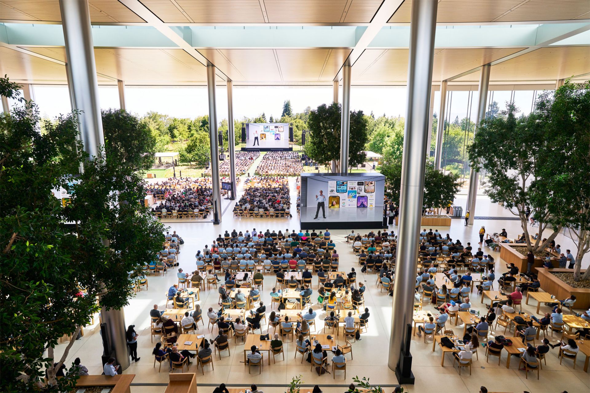 Apple sắp tung Siri AI để đấu ChatGPT