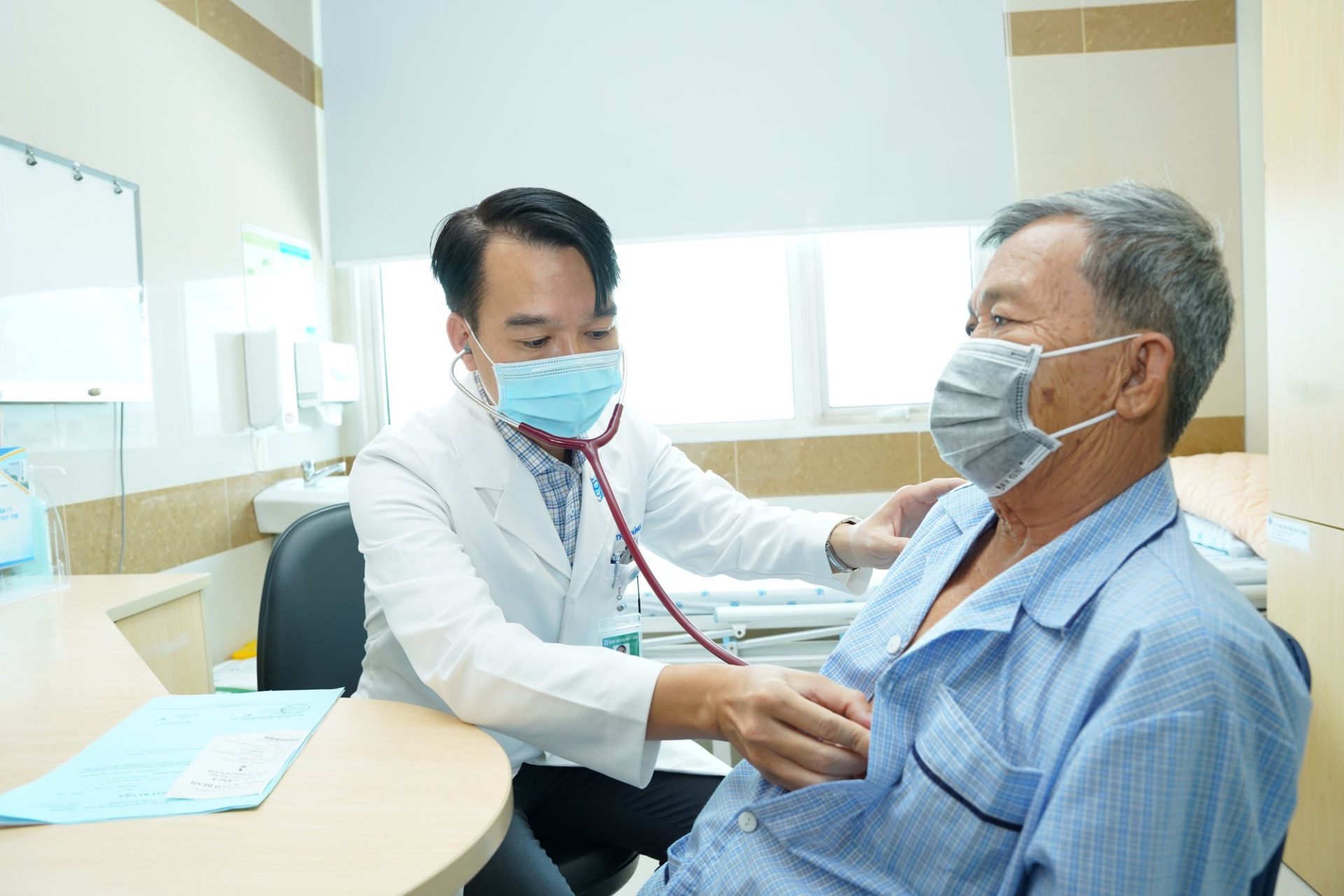 Chính sách BHYT mới: Tăng quyền lợi cho người khám trái tuyến từ 1/7