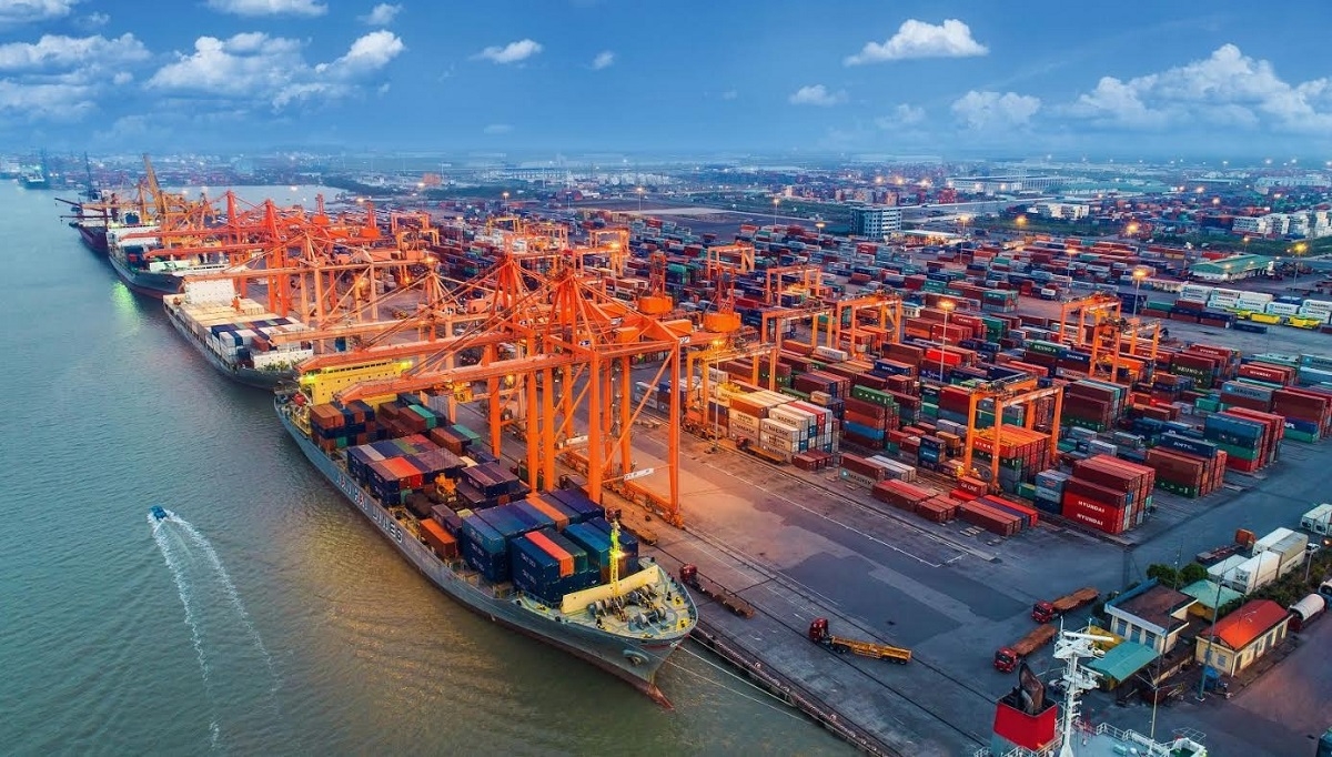 Việt Nam nhập siêu 15 tỷ USD: Những nhóm hàng nào đang tạo áp lực lớn nhất?