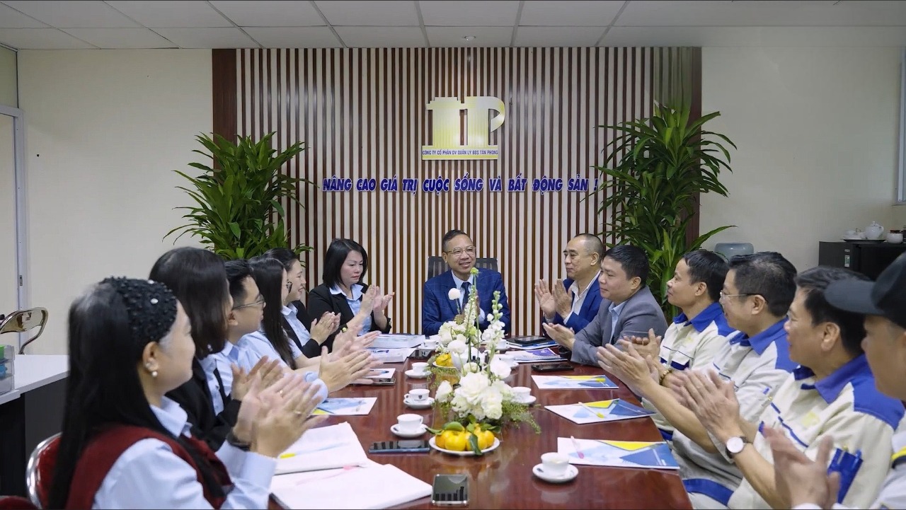 T&acirc;n Phong duy tr&igrave; văn h&oacute;a đề cao gi&aacute; trị con người, đặt cư d&acirc;n v&agrave; nh&acirc;n sự v&agrave;o vị tr&iacute; cốt l&otilde;i để kiến tạo m&ocirc;i trường sống văn minh, an to&agrave;n v&agrave; bền vững.