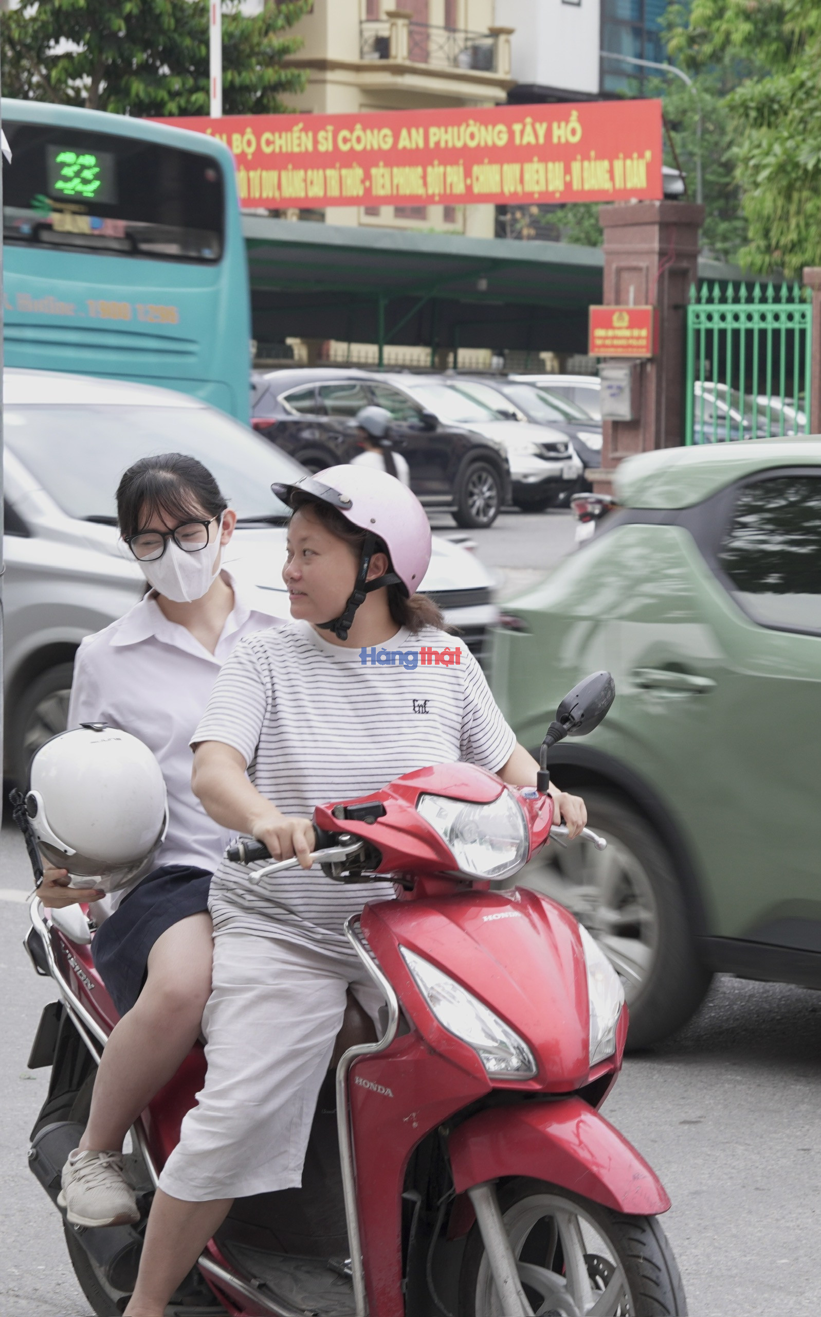 Phụ huynh &acirc;n cần dặn d&ograve;, động vi&ecirc;n con em trước khi v&agrave;o thi m&ocirc;n Ngữ văn.