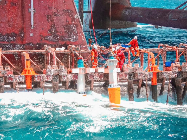 Người lao động Petrovietnam ngo&agrave;i gi&agrave;n khoan