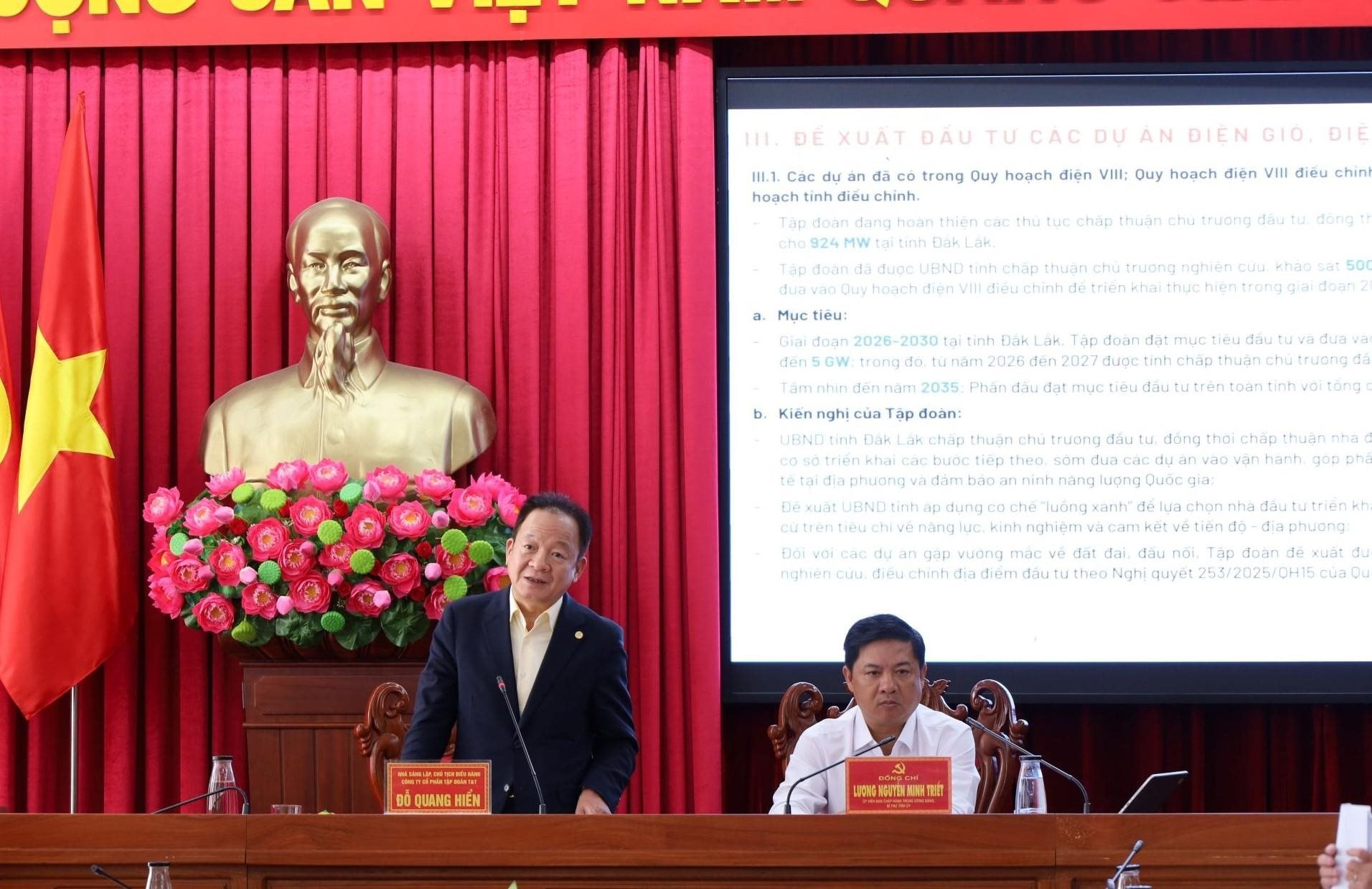 &Ocirc;ng Đỗ Quang Hiển - Nh&agrave; s&aacute;ng lập, Chủ tịch Điều h&agrave;nh Tập đo&agrave;n T&T Group ph&aacute;t biểu tại buổi l&agrave;m việc (nguồn ảnh: UBND tỉnh Đắk Lắk).