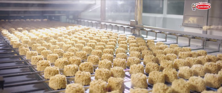 Có gì bên trong quy trình sản xuất mì ăn liền tại Acecook Việt Nam?