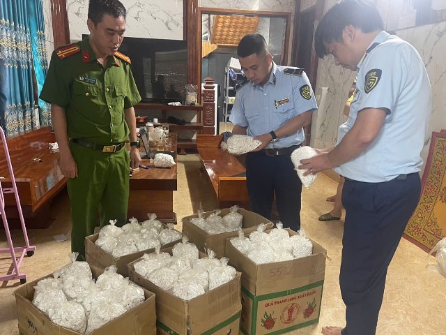 Nghệ An: Đội QLTT số 10 xử lý hàng loạt vụ vi phạm về sở hữu trí tuệ và an toàn thực phẩm