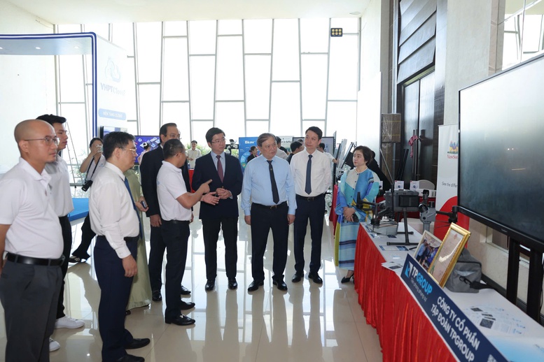 Việt Nam đặt mục ti&ecirc;u c&oacute; &iacute;t nhất 100.000 doanh nghiệp c&ocirc;ng nghệ số - Ảnh: VGP/TG