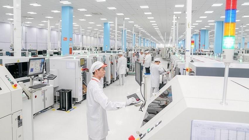 Techcombank vẫn duy tr&igrave; quan điểm lạc quan về triển vọng xuất khẩu của Việt Nam trong thời gian tới khi nhu cầu đối với c&aacute;c sản phẩm c&ocirc;ng nghệ phục vụ hạ tầng tr&iacute; tuệ nh&acirc;n tạo (AI) tiếp tục tăng mạnh tr&ecirc;n to&agrave;n cầu (Ảnh minh hoạ)