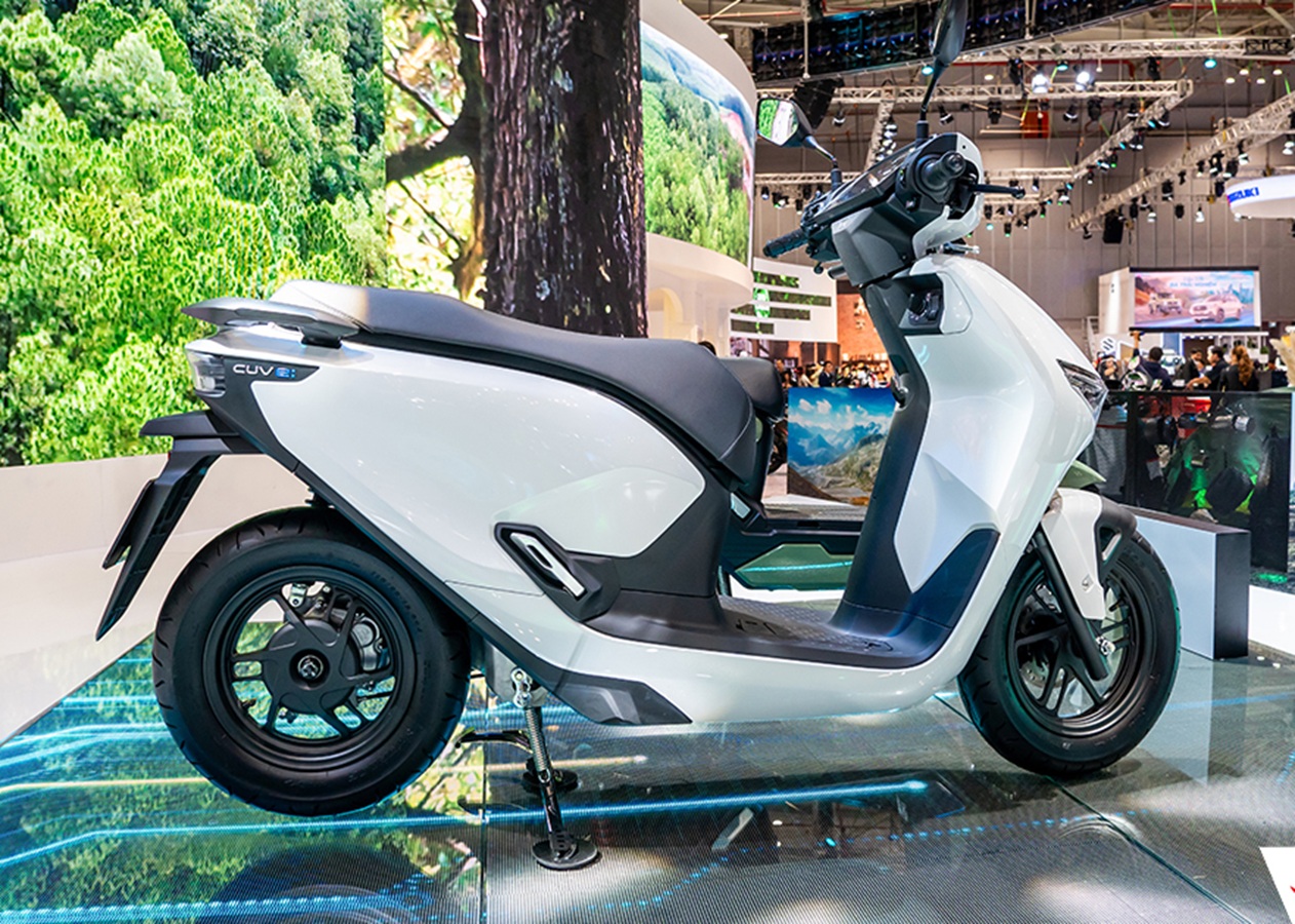 Xe máy điện cao cấp Honda CUV e ra mắt với thiết kế tối giản nhưng còn nhiều hạn chế về tiện ích sạc