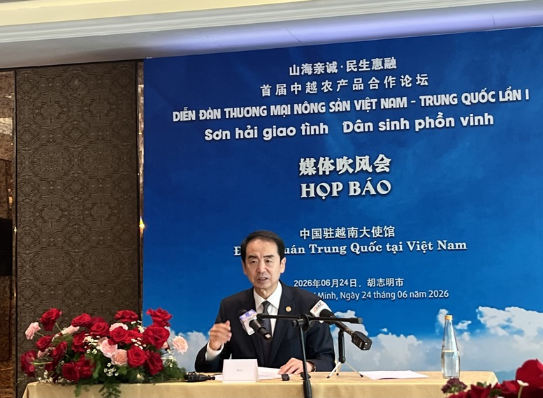 &Ocirc;ng H&agrave; Vĩ, Đại sứ đặc mệnh to&agrave;n quyền nước Cộng h&ograve;a Nh&acirc;n d&acirc;n Trung Hoa tại Việt Nam, chia sẻ về hợp t&aacute;c n&ocirc;ng nghiệp Việt Nam - Trung Quốc - Ảnh: VGP/LA
